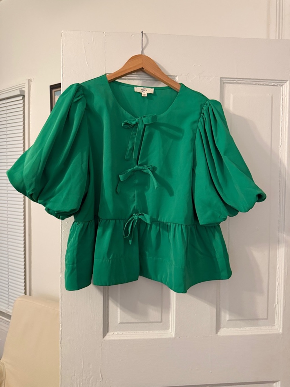 Entro Kelly Green Puff-Sleeve Tie-Front Pop Over Blouse